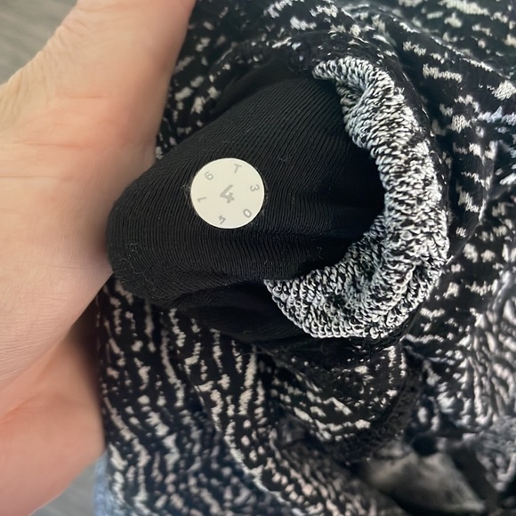 Size 4 wonder under cropped lululemon leggings, black and white Color - Picture 2 of 3